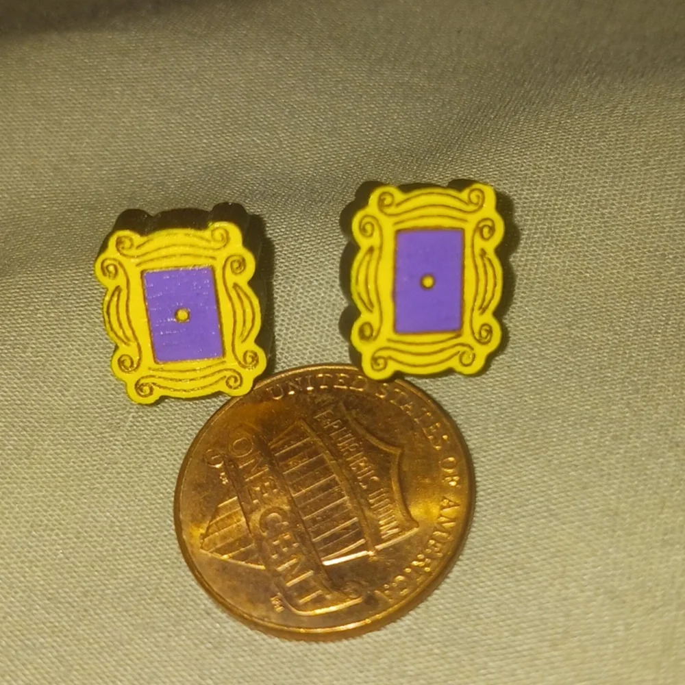 Friends Ear Rings - Picture 2 of 2